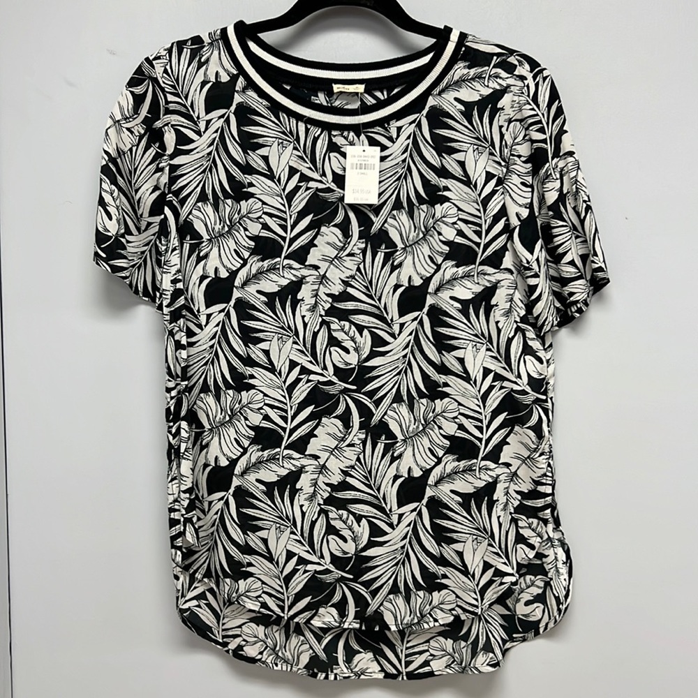 NWT Hollister Short Sleeve Floral Blouse